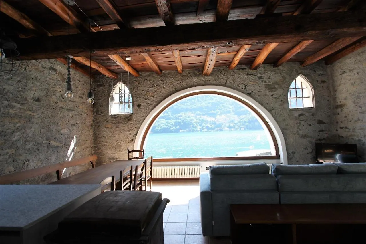 House On The Lake Shore Of Laglio Appartamento